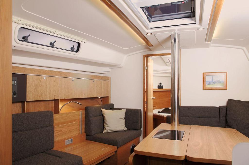 Hanse 415 saloon ©  SW